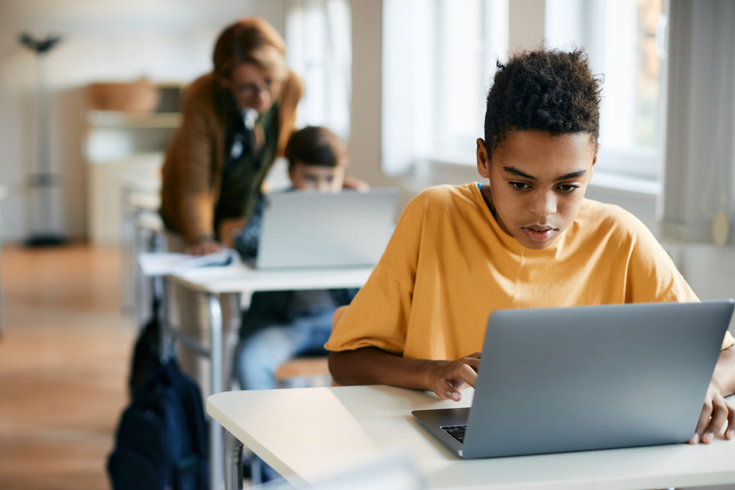 Uso da inteligência artificial na educação requer responsabilidade, alertam educadores