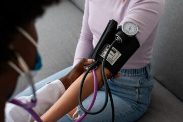 Coração jovem sob ameaça: hipertensão atinge nível recorde entre pessoas de 18 a 24 anos