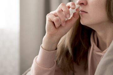 Lavagem nasal: soluções caseiras para problemas respiratórios podem causar danos