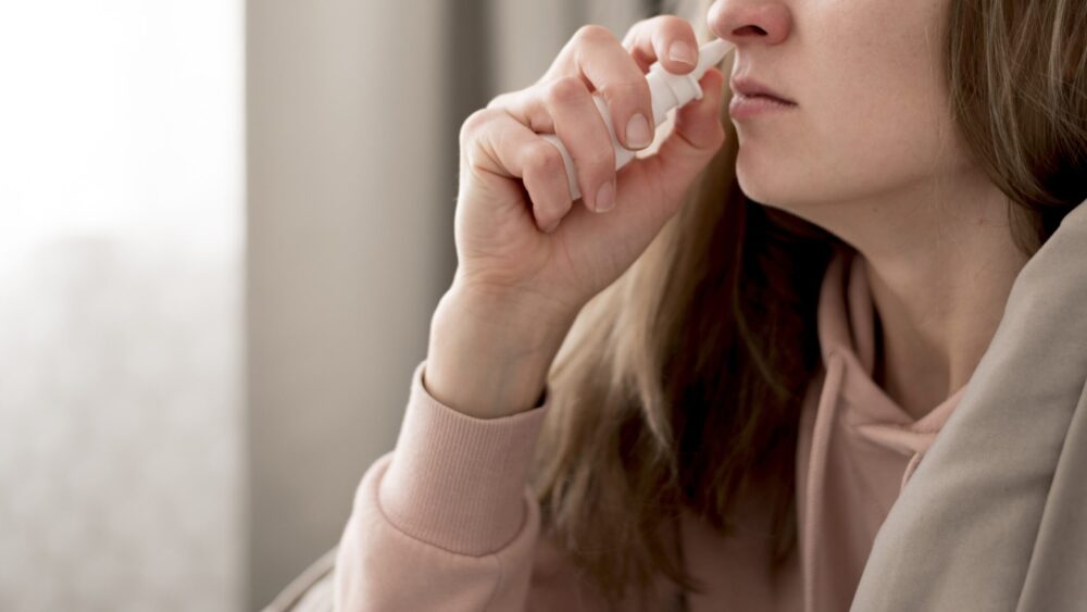 Lavagem nasal: soluções caseiras para problemas respiratórios podem causar danos
