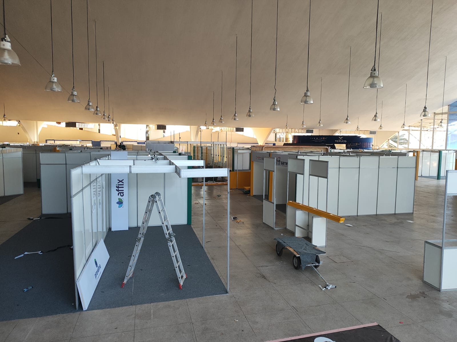 Montagens dos Estandes para a 23ª Fecoimp começam no Centro de Convenções