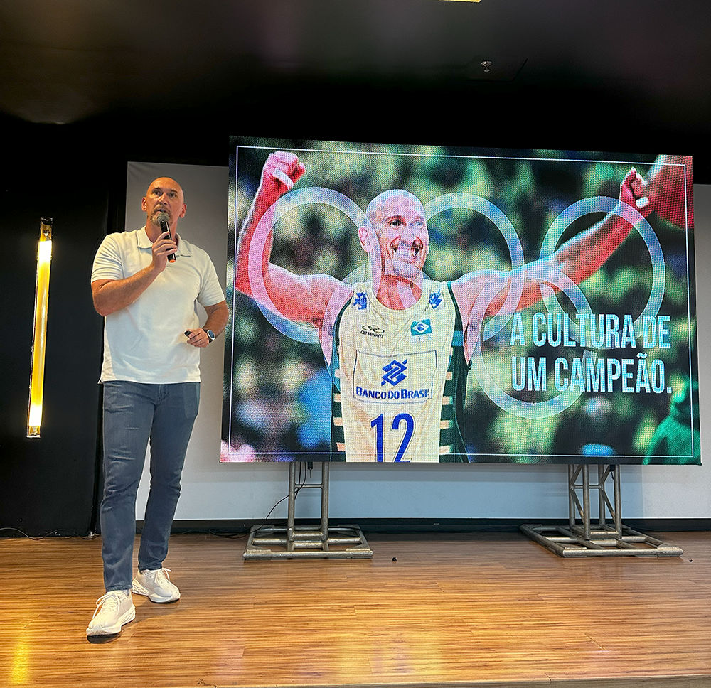 Com auditório lotado, palestra com campeão olímpico Nalbert inspira público da Fecoimp 2025