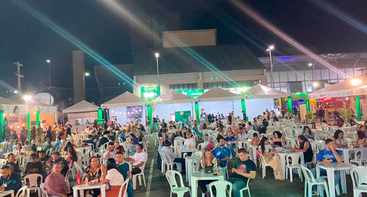 Sabores da região: opções irresistíveis na praça de alimentação da Fecoimp 2025