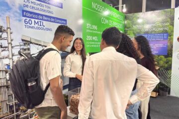 Suzano apresenta processo de produção da celulose e iniciativas socioambientais na Fecoimp 2025