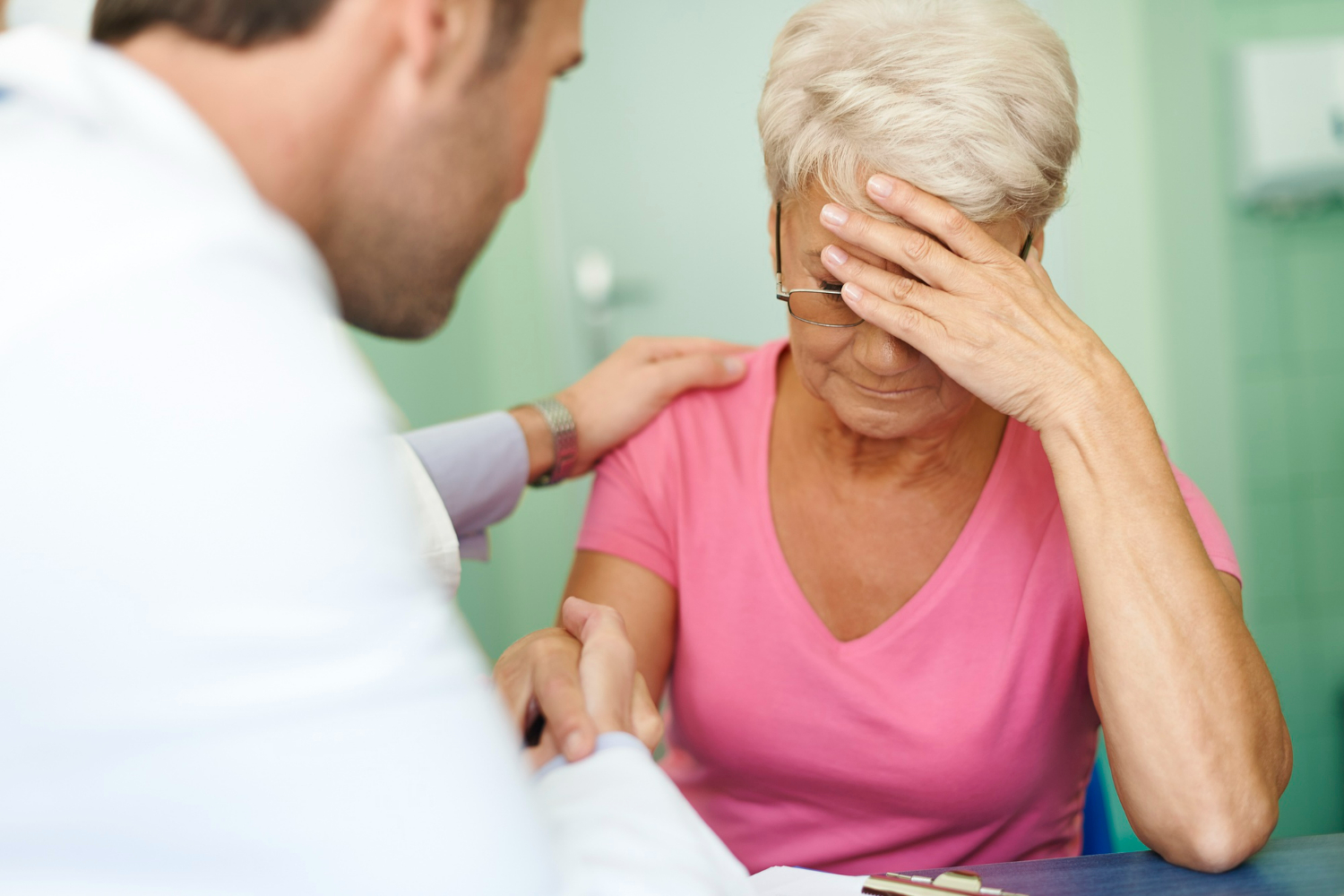 Mulheres têm maior risco de AVC: entenda por que e como prevenir