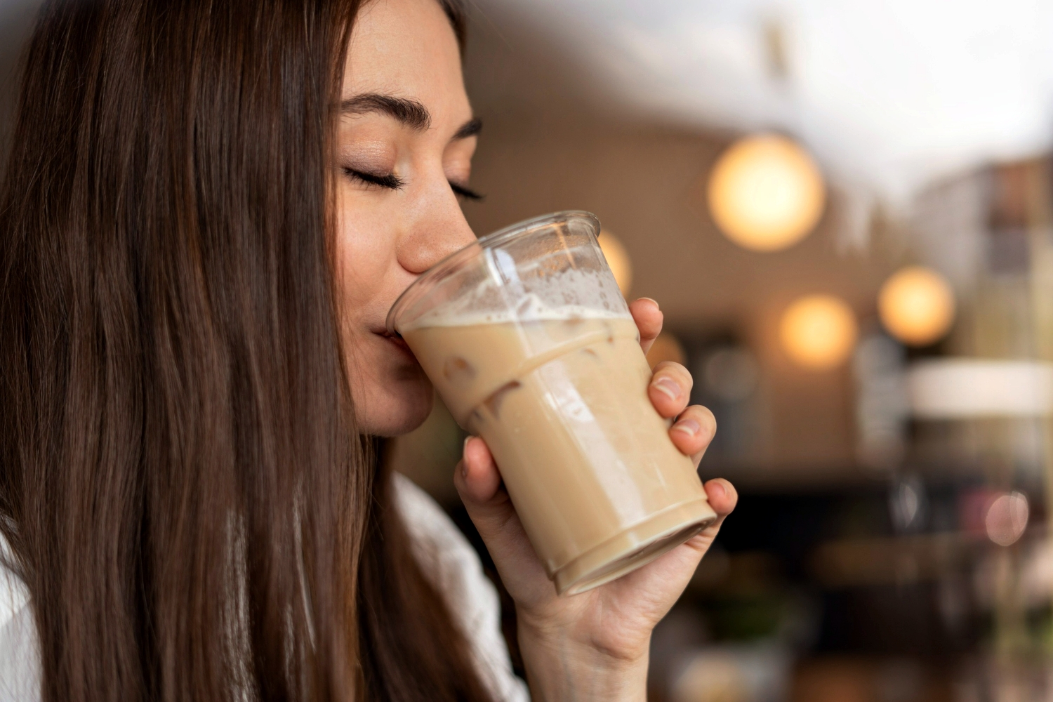 Proteína no copo: conheça os benefícios e os alertas sobre as bebidas lácteas