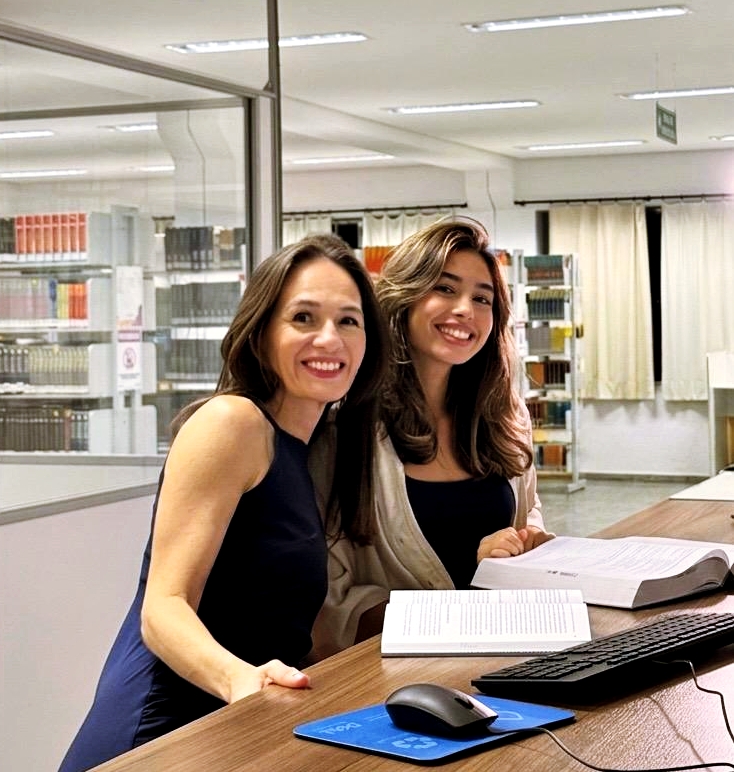 Dia das Mães: entre trabalhos e provas, mãe e filha vivem juntas o sonho da graduação