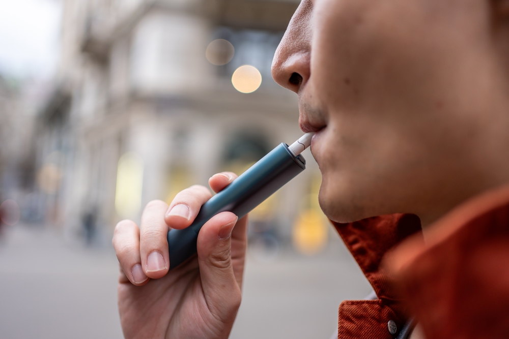 Uso de cigarro eletrônico entre jovens acende alerta para aumento futuro de câncer de boca